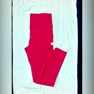 Vuori Women's Executive Pink Leggings